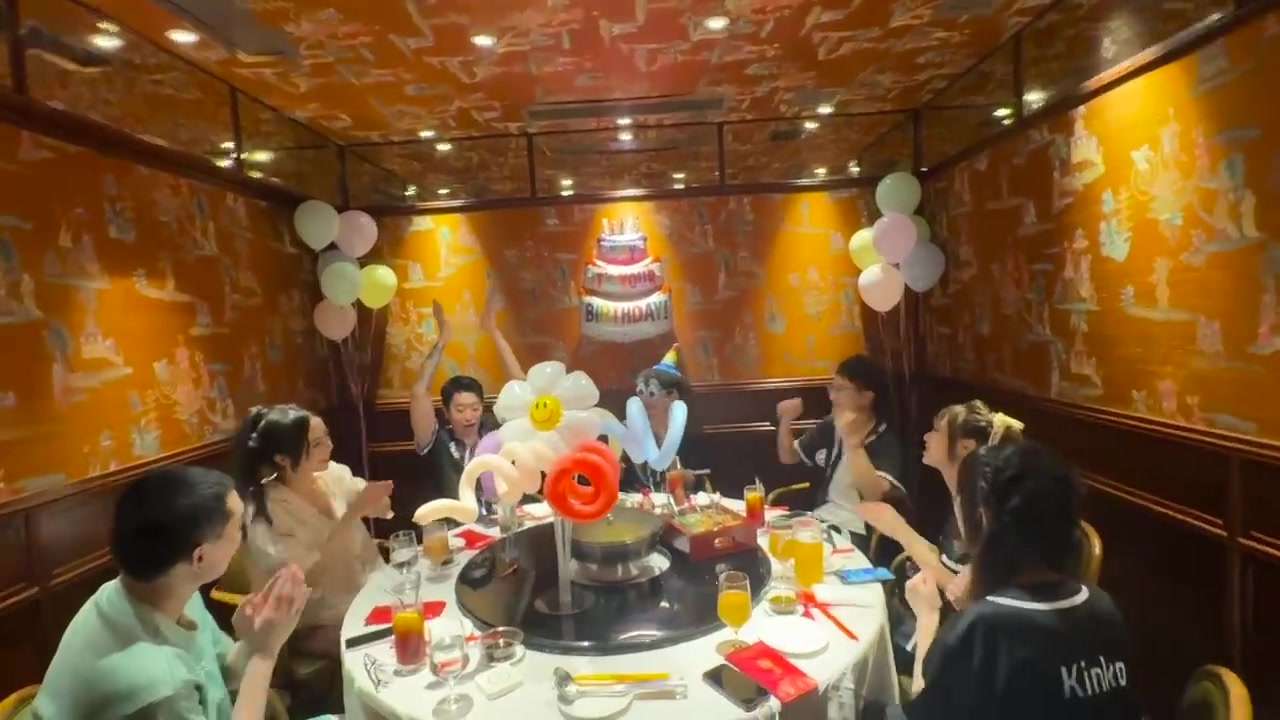 折戟解說(shuō)杯 957分享生日現(xiàn)場(chǎng)視頻：澤元余霜+多名隊(duì)友齊唱生日歌