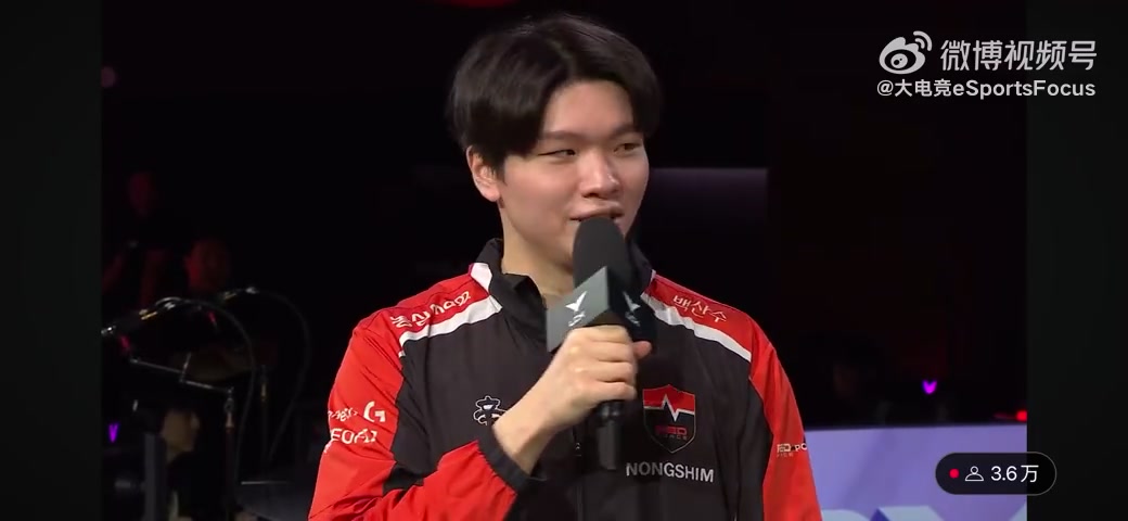 Kingen：第一局對(duì)線沒有照預(yù)想 幸虧Doran用了閃現(xiàn)彌補(bǔ)了我的劣勢(shì)